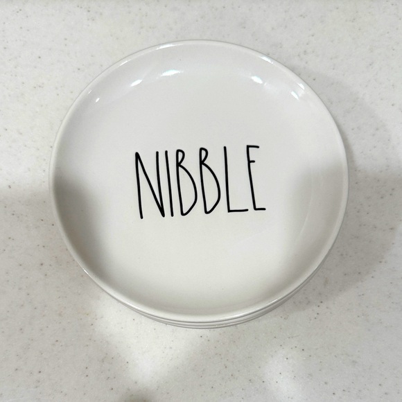 Set of 4 Rae Dunn Artisan Collection White Plate - Picture 2 of 3